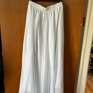 New flowy white skirt